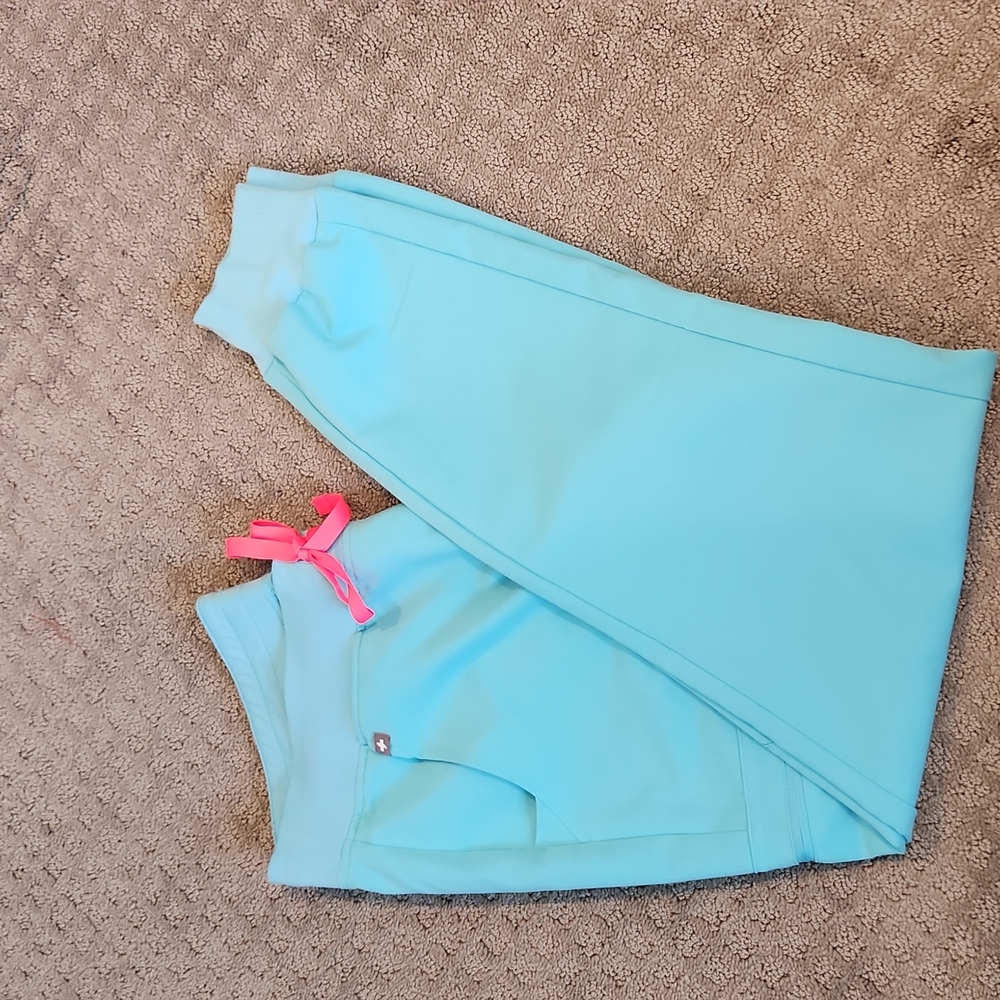 Figs Zamora Joggers in neon blue